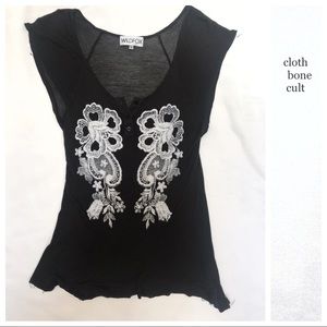 Rare WILDFOX 💋🦊 Lace Graphic Henley T-SHIRT